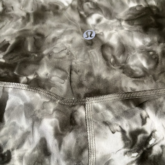 Lululemon Align Pant 25” Diamond Dye
Diamond Dye Light Sage Army Green Size 16 - Picture 6 of 7